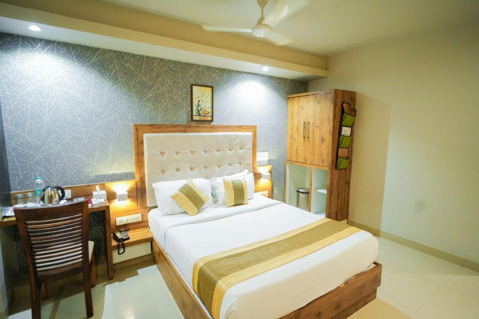 Hotel Amber Choice International Airport 3*
