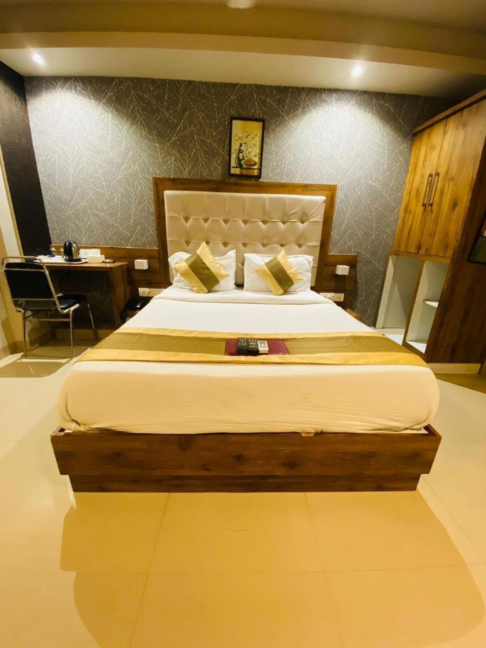 Hotel Amber Choice International Airport