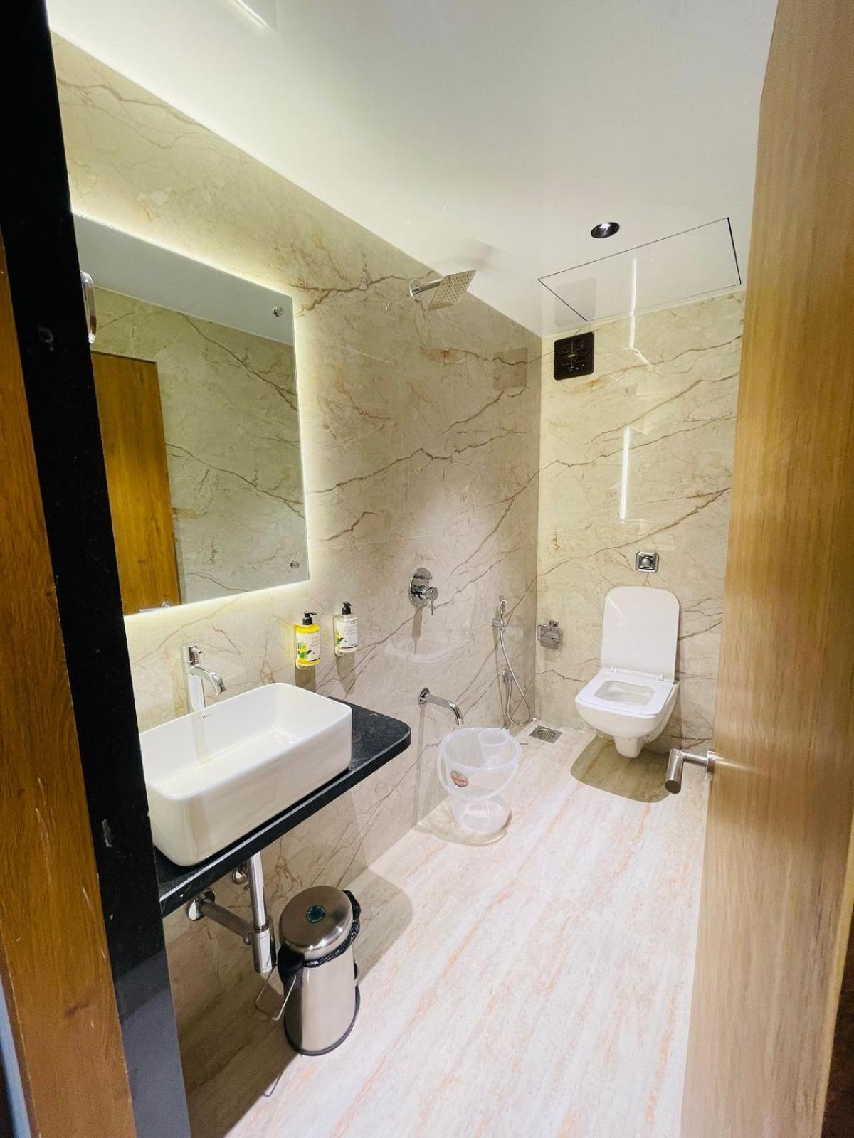 Hotel Amber Choice International Airport