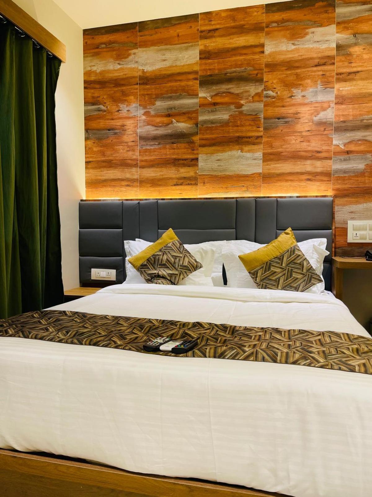 Amber Choice International Airport Hotel Bombaj