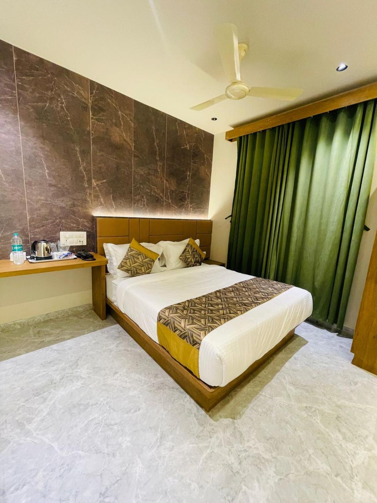 Amber Choice International Airport 3* Bombaj