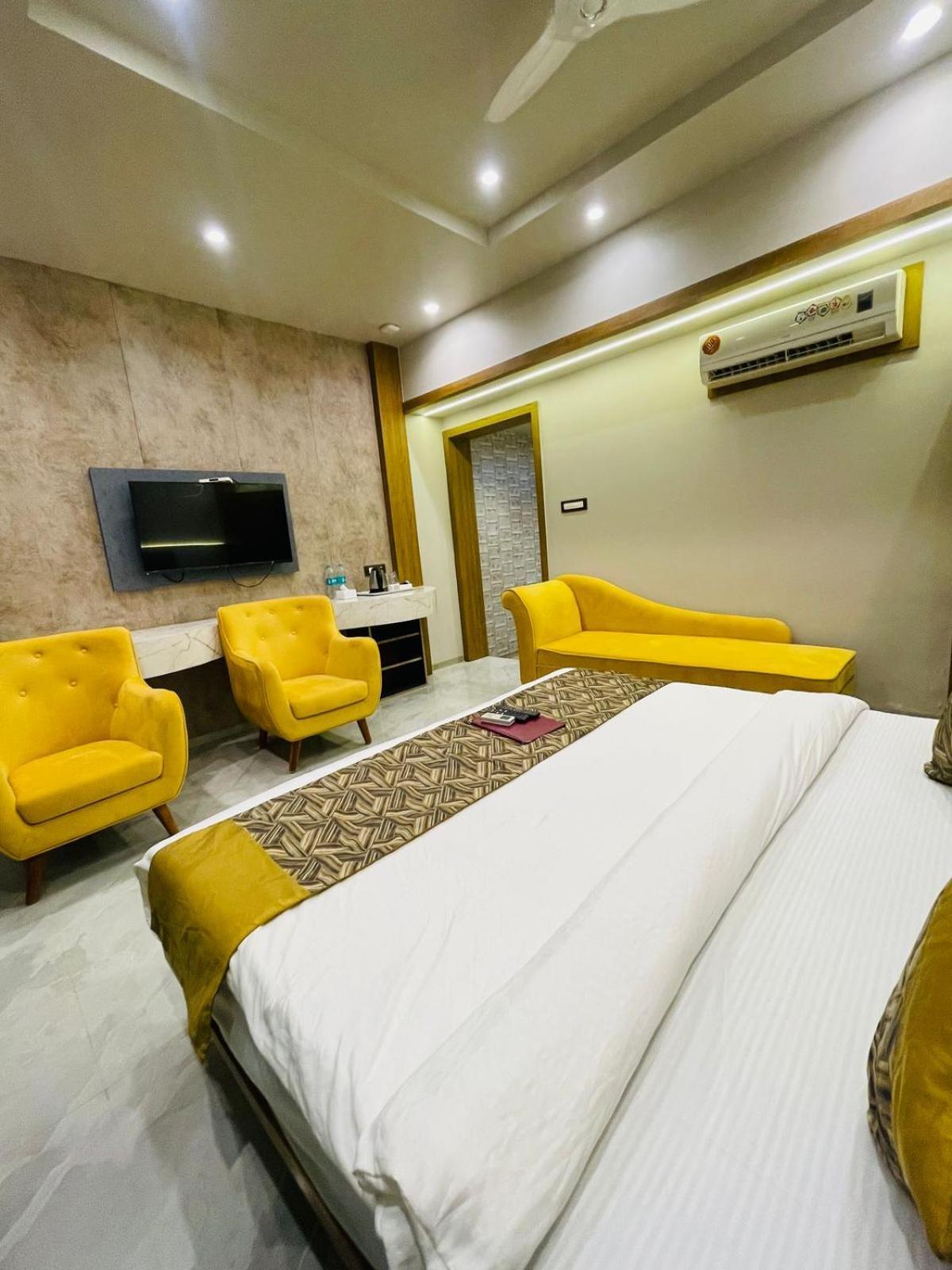 Amber Choice International Airport Hotel 3*